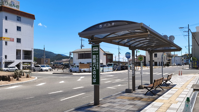 土庄港路線バス（平和の群像前バス停）